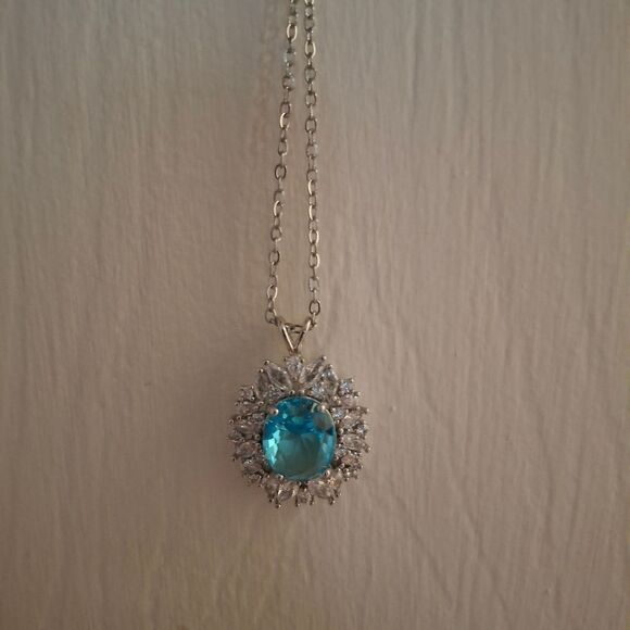 Blue Diamond Topaz Pendant with Necklace - Picture 6 of 9
